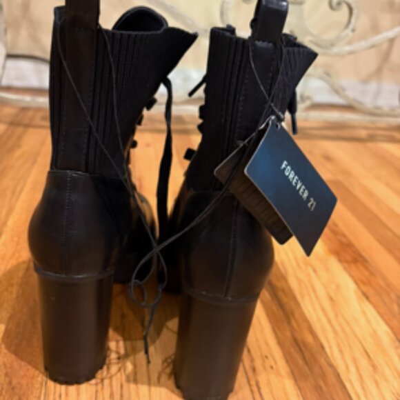 NWT Forever 21 Black Heeled Platform Combat Booties Size 8 - Picture 2 of 9
